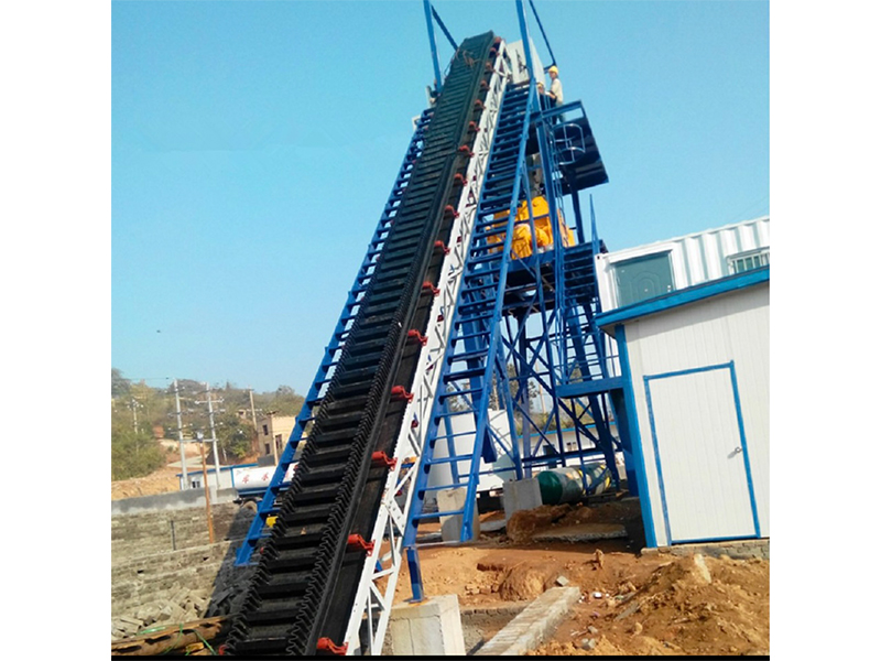 大倾角皮带输送机